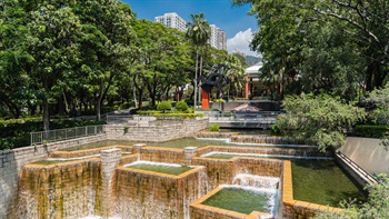The Water Cascade at the centre of the park is a 190-metre long spectacular stone water feature with two footbridges bringing the sound of the splashing water to the surrounding environment.